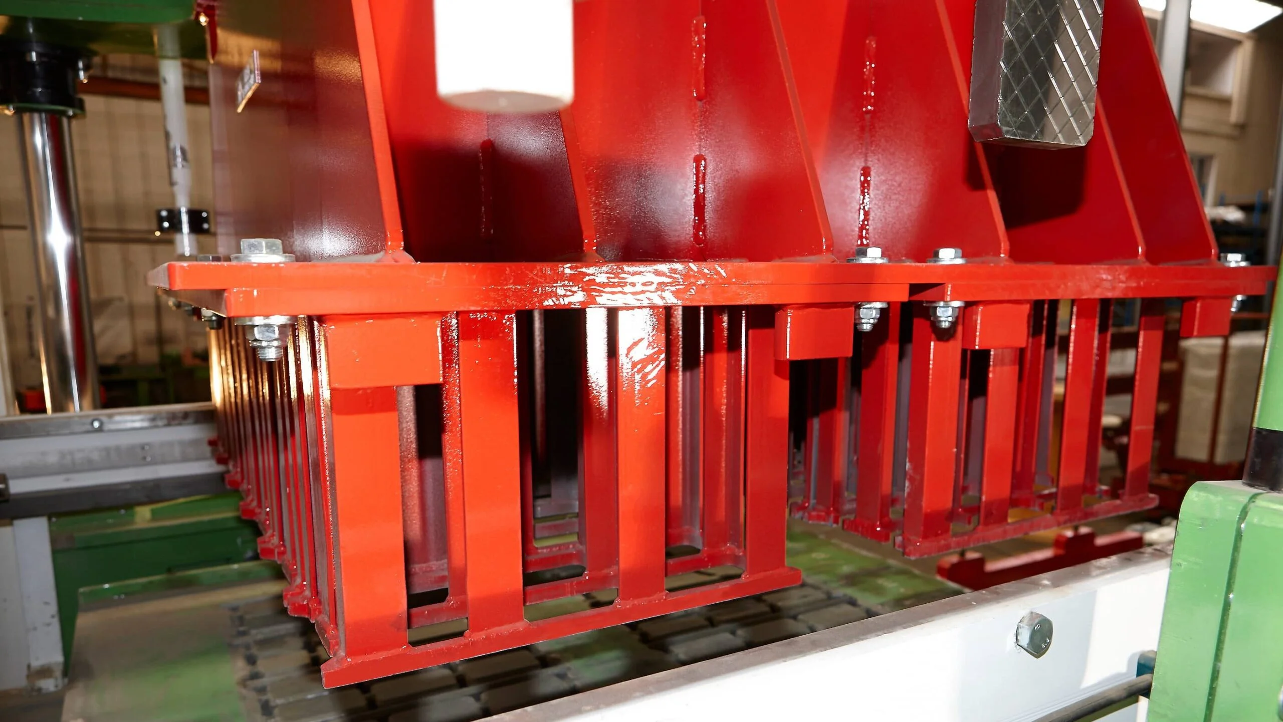 Molds for concrete vibrating presses