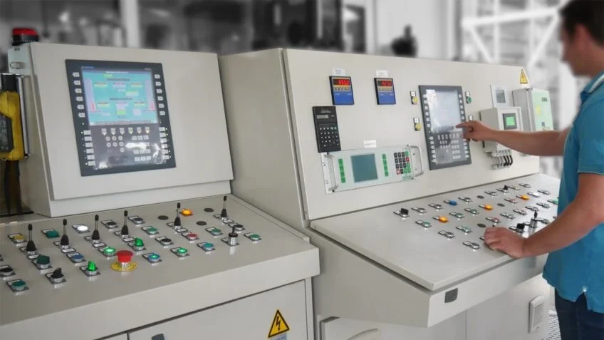 Control station and HMI of a concrete production line
