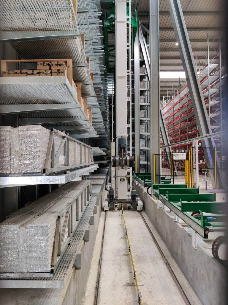 Logistics stacker crane for CHAUSSON MATÉRIAUX