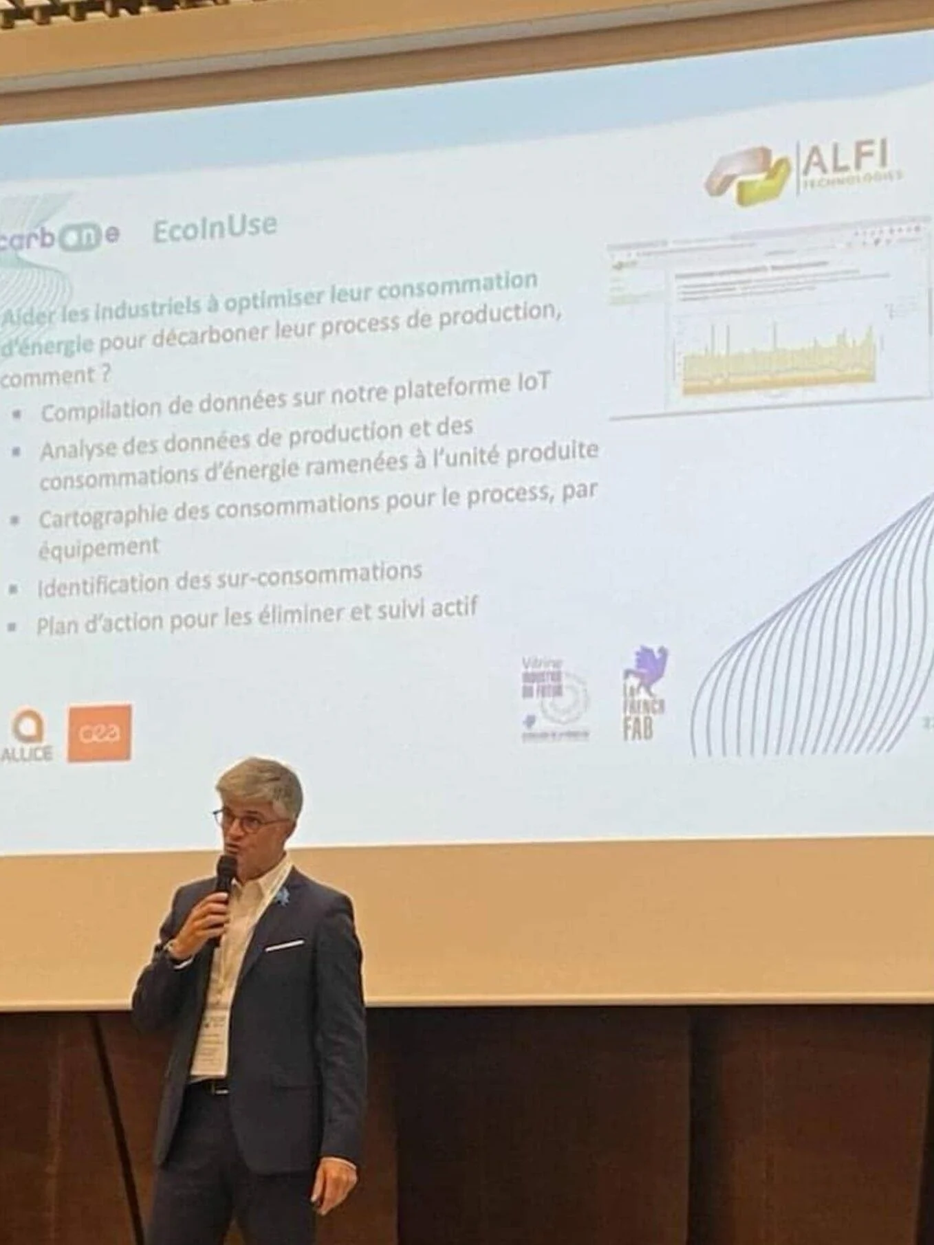 Yann JAUBERT présentant une solution pour décarboner l'industrie